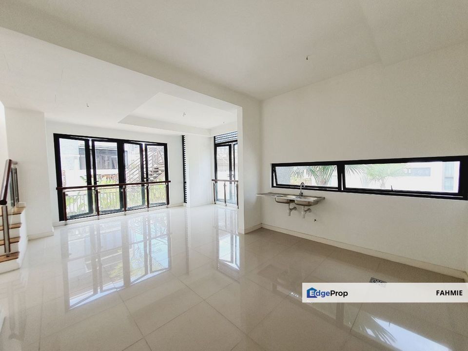 Freehold. End lot. Mozart Symphony Hills. Cyberjaya. , Selangor, Cyberjaya