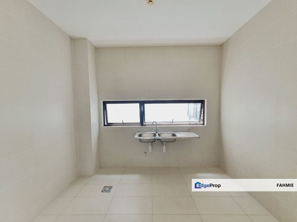 Freehold. End lot. Mozart Symphony Hills. Cyberjaya. , Selangor, Cyberjaya