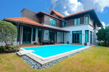 Freehold. With private pool. The Enclave. Bukit Jelutong. 