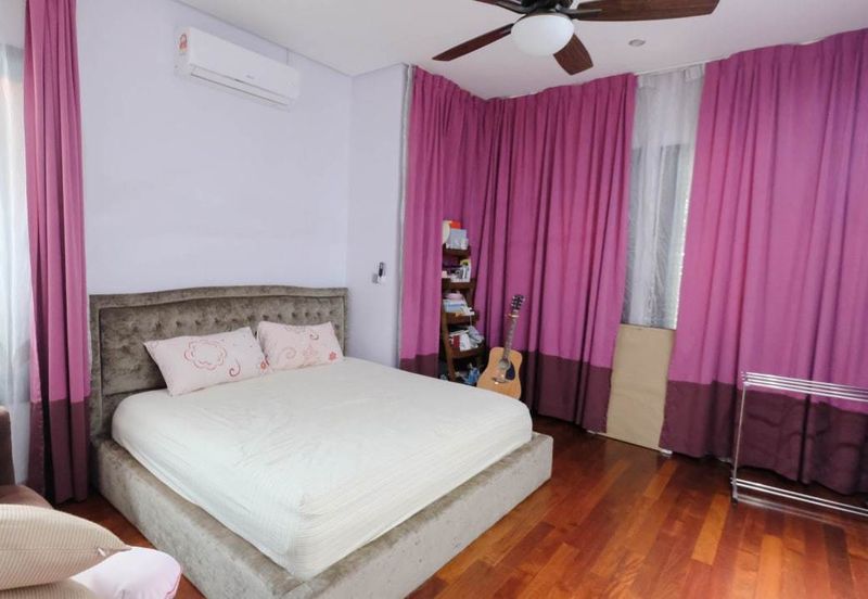 Freehold. With private pool. The Enclave. Bukit Jelutong. 