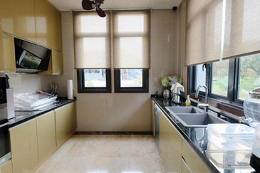 Freehold. With private pool. The Enclave. Bukit Jelutong. 