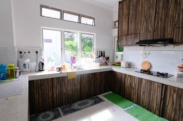 Bungalow on hillside with magnificent view of Bukit Melawati. Taman Melawati. 