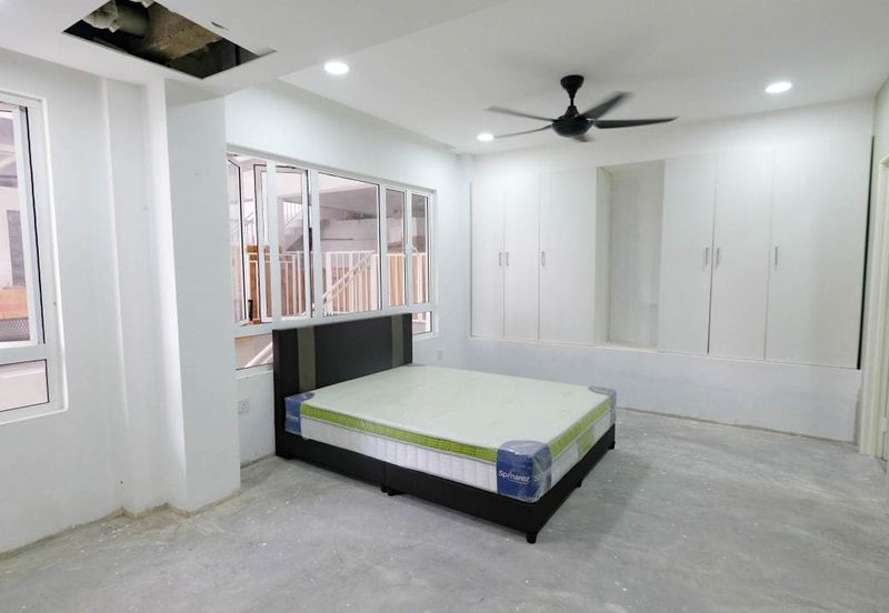 Bungalow on hillside with magnificent view of Bukit Melawati. Taman Melawati. 