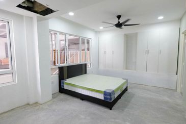 Bungalow on hillside with magnificent view of Bukit Melawati. Taman Melawati. 