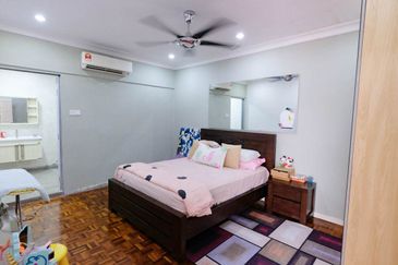 Bungalow on hillside with magnificent view of Bukit Melawati. Taman Melawati. 