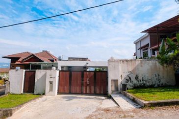 Bungalow on hillside with magnificent view of Bukit Melawati. Taman Melawati. 