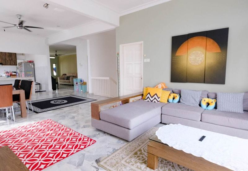 Bungalow on hillside with magnificent view of Bukit Melawati. Taman Melawati. 