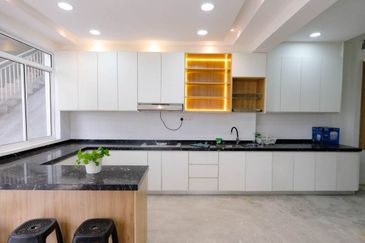 Bungalow on hillside with magnificent view of Bukit Melawati. Taman Melawati. 