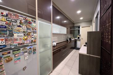 Freehold. Fully renovated. 1080 Residence. Kajang. 