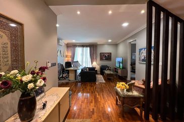 Freehold. Fully renovated. 1080 Residence. Kajang. 