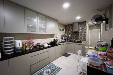 Freehold. Fully renovated. 1080 Residence. Kajang. 