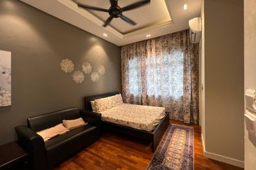 Freehold. Fully renovated. 1080 Residence. Kajang. 