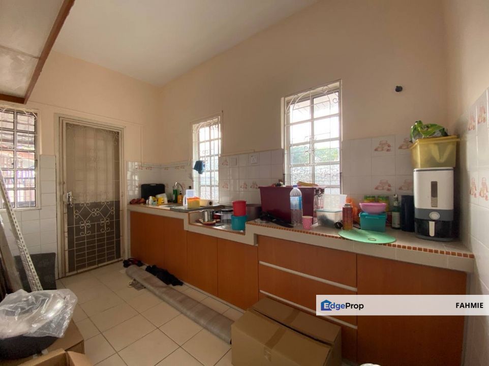 End lot. Freehold. Taman Bukit Setiawangsa. , Kuala Lumpur, Taman Setiawangsa