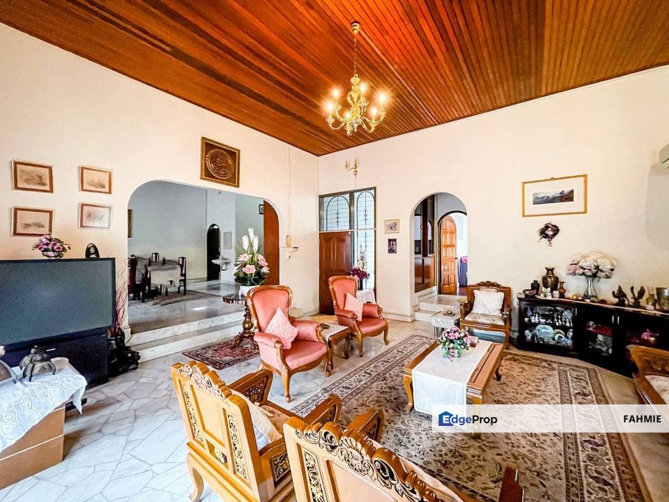 Huge land area. Seksyen 1. Bandar Baru Bangi. , Selangor, Bangi