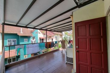 Freehold. Fully renovated. Taman Bukit Subang. Shah Alam. 