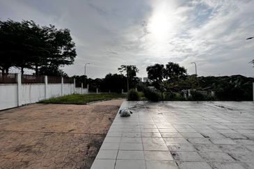 Corner lot. Non bumi lot. Huge land area. Laman Permai. Subang Bestari.