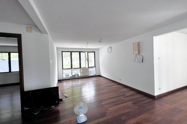 Corner lot. Non bumi lot. Huge land area. Laman Permai. Subang Bestari.