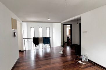 Corner lot. Non bumi lot. Huge land area. Laman Permai. Subang Bestari.