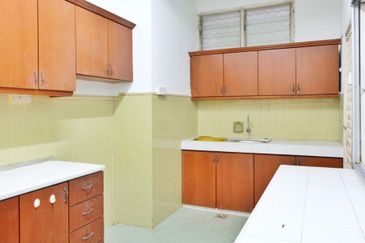 Freehold. Not facing other house. Taman Melawati. 