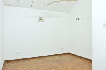 Freehold. Not facing other house. Taman Melawati. 