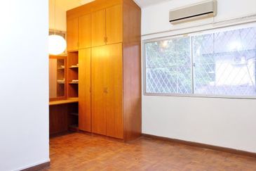 Freehold. Not facing other house. Taman Melawati. 