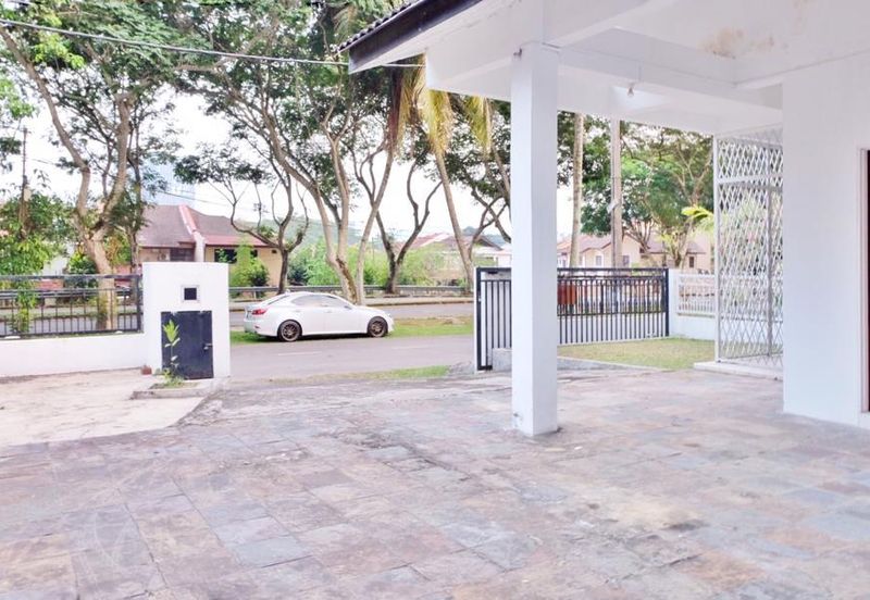 Freehold. Not facing other house. Taman Melawati. 