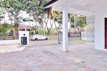 Freehold. Not facing other house. Taman Melawati. 