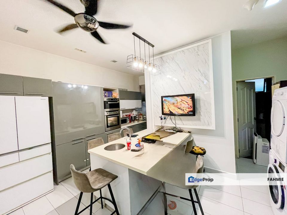 Fully renovated. Freehold. Tropika 2. Bukit Jelutong., Selangor, Bukit Jelutong