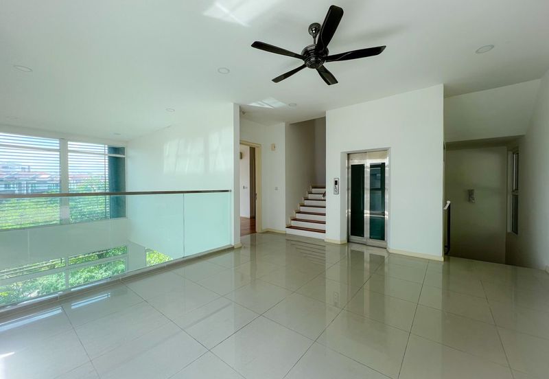 Rafflesia @ The Hill