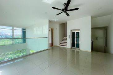 Rafflesia @ The Hill