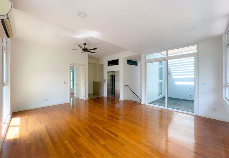 Rafflesia @ The Hill