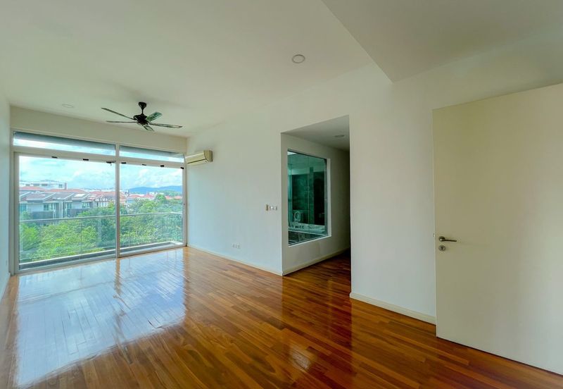 Rafflesia @ The Hill