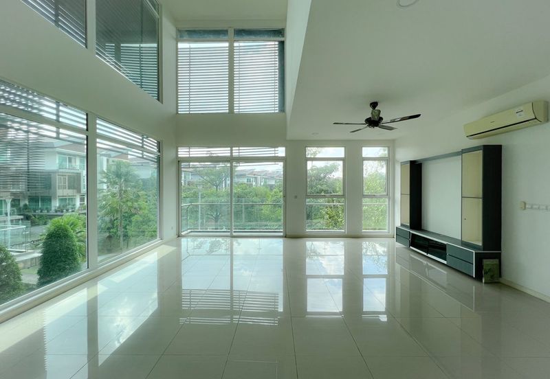 Rafflesia @ The Hill