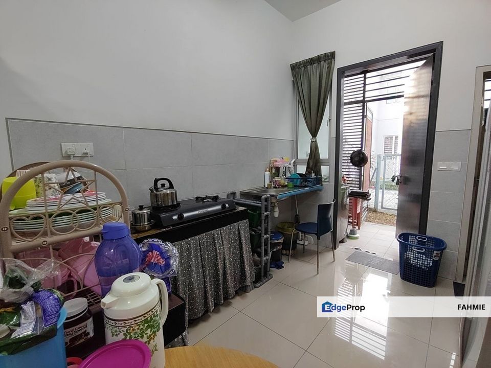 Not facing other house. Freehold. Laman Mawar. Kota Seriemas. Nilai. , Negeri Sembilan, Nilai