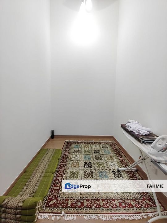 Not facing other house. Freehold. Laman Mawar. Kota Seriemas. Nilai. , Negeri Sembilan, Nilai