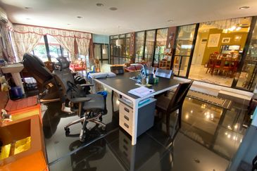 Corner lot. Jalan Birai. Bukit Jelutong. 