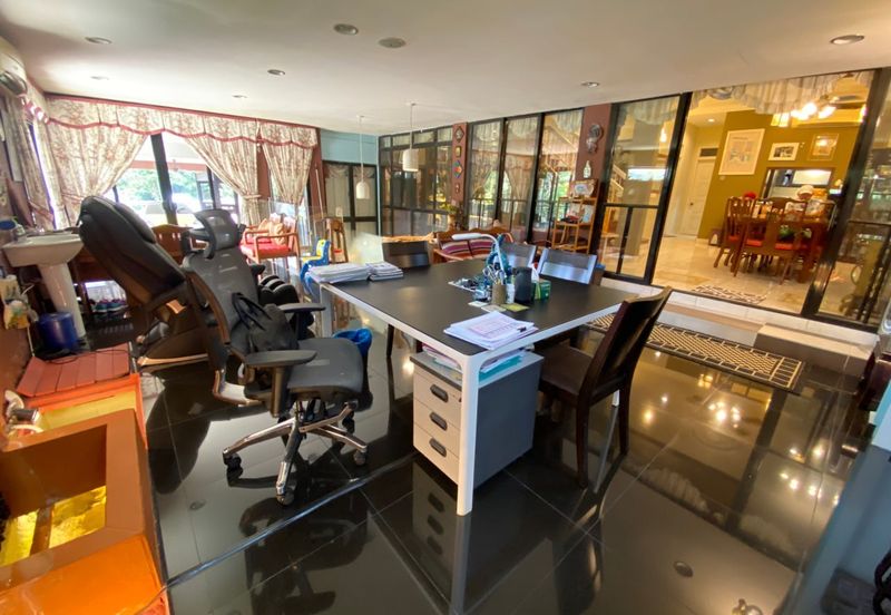 Corner lot. Jalan Birai. Bukit Jelutong. 