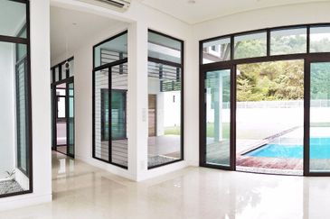 Freehold. Huge land. Swimming pool. Rimba Kemensah. Taman Melawati. 