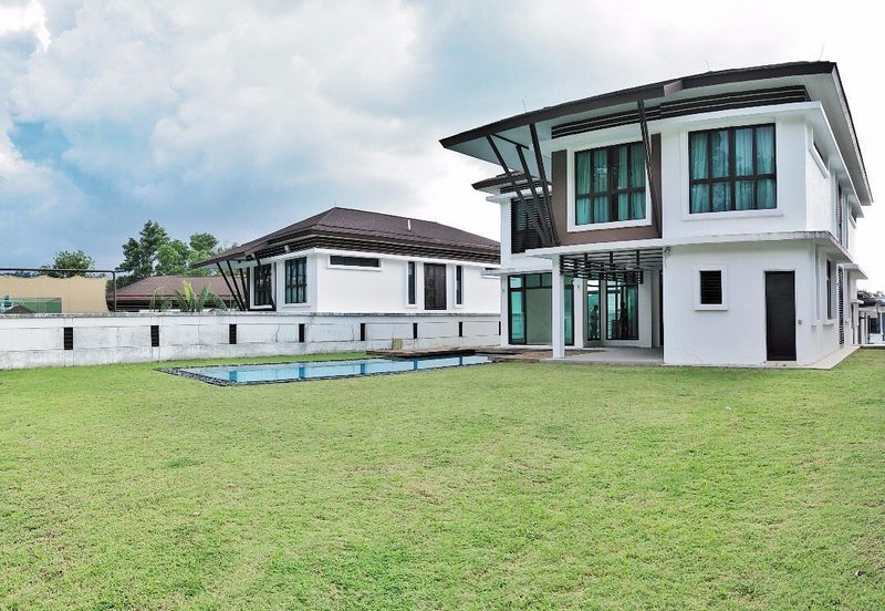 Freehold. Huge land. Swimming pool. Rimba Kemensah. Taman Melawati. 