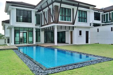 Freehold. Huge land. Swimming pool. Rimba Kemensah. Taman Melawati. 