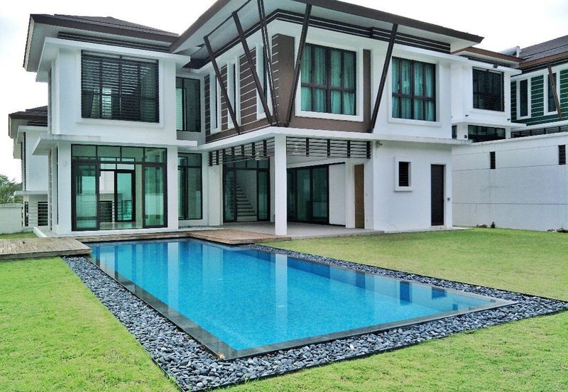 Freehold. Huge land. Swimming pool. Rimba Kemensah. Taman Melawati. 