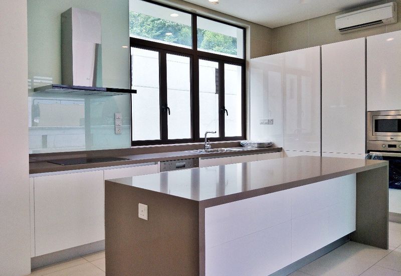 Freehold. Huge land. Swimming pool. Rimba Kemensah. Taman Melawati. 