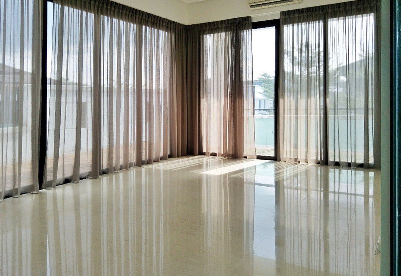 Freehold. Huge land. Swimming pool. Rimba Kemensah. Taman Melawati. 