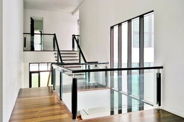 Freehold. Huge land. Swimming pool. Rimba Kemensah. Taman Melawati. 