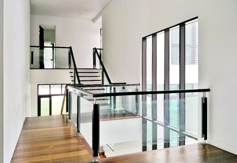 Freehold. Huge land. Swimming pool. Rimba Kemensah. Taman Melawati. 