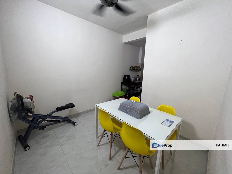 Corner lot. Tak mengadap rumah lain. Subang Bestari. , Selangor, Subang Bestari