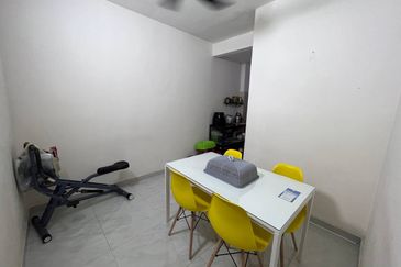 Corner lot. Tak mengadap rumah lain. Subang Bestari. 