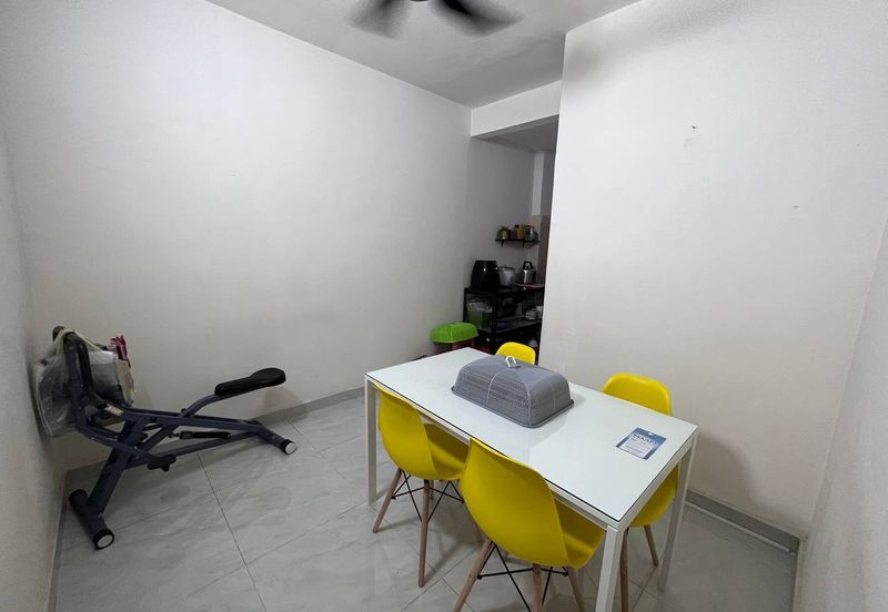 Corner lot. Tak mengadap rumah lain. Subang Bestari. 