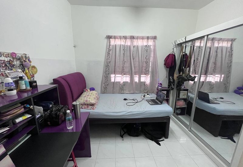 Corner lot. Tak mengadap rumah lain. Subang Bestari. 