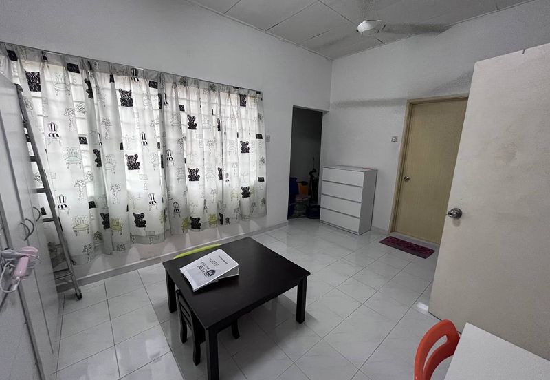 Corner lot. Tak mengadap rumah lain. Subang Bestari. 